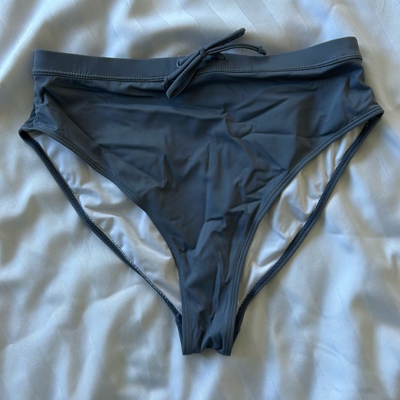 ⭐️Free with purchase⭐️ Bikini bottom - Picture 1 of 2